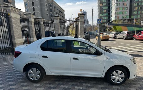 Renault Logan II, 2015 год, 745 000 рублей, 12 фотография