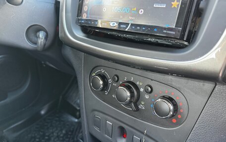 Renault Logan II, 2015 год, 745 000 рублей, 17 фотография