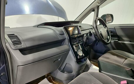 Toyota Voxy II, 2008 год, 1 100 000 рублей, 14 фотография