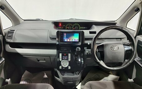 Toyota Voxy II, 2008 год, 1 100 000 рублей, 15 фотография