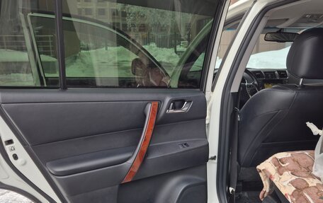 Toyota Highlander III, 2013 год, 2 030 000 рублей, 4 фотография