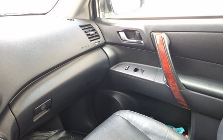 Toyota Highlander III, 2013 год, 2 030 000 рублей, 7 фотография