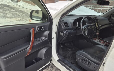 Toyota Highlander III, 2013 год, 2 030 000 рублей, 11 фотография