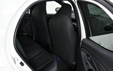 Toyota Yaris, 2020 год, 1 170 000 рублей, 17 фотография