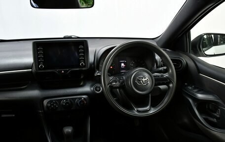 Toyota Yaris, 2020 год, 1 170 000 рублей, 16 фотография