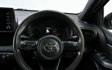 Toyota Yaris, 2020 год, 1 170 000 рублей, 13 фотография