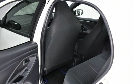 Toyota Yaris, 2020 год, 1 170 000 рублей, 18 фотография