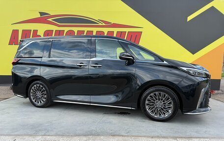 Lexus LM, 2025 год, 21 000 000 рублей, 2 фотография