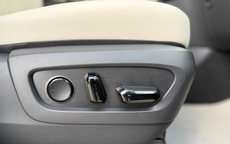 Lexus LM, 2025 год, 21 000 000 рублей, 16 фотография