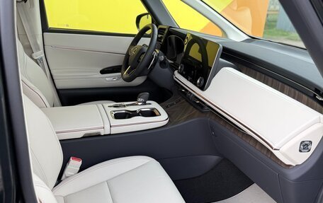 Lexus LM, 2025 год, 21 000 000 рублей, 13 фотография