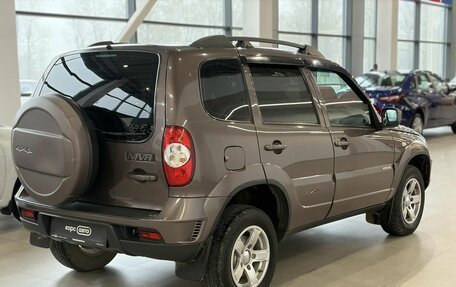 Chevrolet Niva I рестайлинг, 2017 год, 748 000 рублей, 2 фотография
