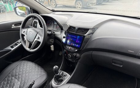 Hyundai Solaris II рестайлинг, 2011 год, 520 000 рублей, 6 фотография