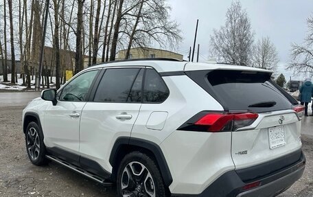 Toyota RAV4, 2021 год, 3 800 000 рублей, 5 фотография