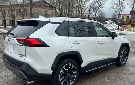 Toyota RAV4, 2021 год, 3 800 000 рублей, 4 фотография