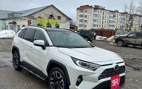 Toyota RAV4, 2021 год, 3 800 000 рублей, 2 фотография