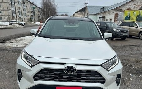 Toyota RAV4, 2021 год, 3 800 000 рублей, 3 фотография