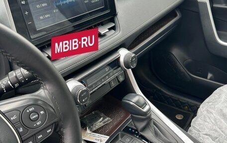 Toyota RAV4, 2021 год, 3 800 000 рублей, 10 фотография