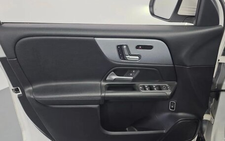 Mercedes-Benz GLB, 2021 год, 2 860 000 рублей, 10 фотография