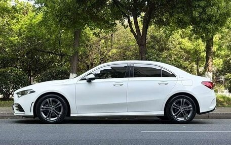 Mercedes-Benz A-Класс, 2022 год, 2 150 000 рублей, 3 фотография