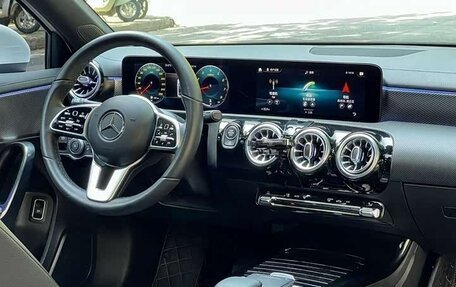 Mercedes-Benz A-Класс, 2022 год, 2 150 000 рублей, 14 фотография