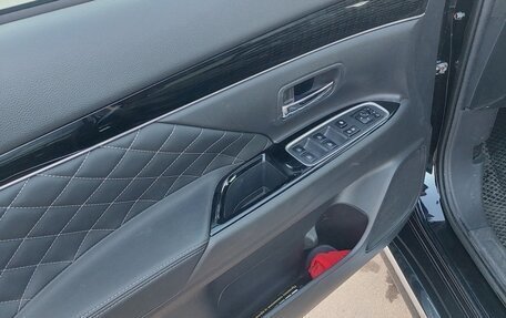 Mitsubishi Outlander III рестайлинг 3, 2022 год, 3 200 000 рублей, 7 фотография