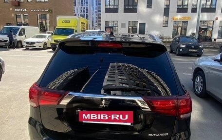 Mitsubishi Outlander III рестайлинг 3, 2022 год, 3 200 000 рублей, 2 фотография