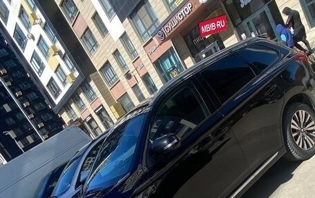 Mitsubishi Outlander III рестайлинг 3, 2022 год, 3 200 000 рублей, 3 фотография