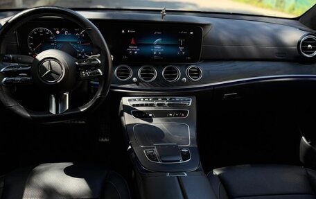 Mercedes-Benz E-Класс, 2022 год, 5 350 000 рублей, 10 фотография