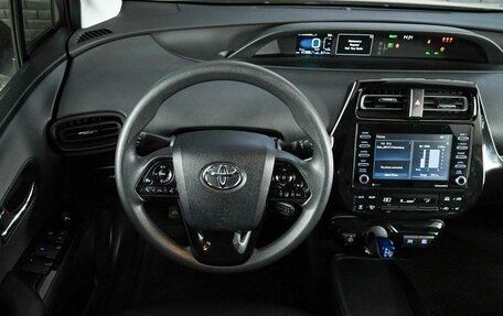 Toyota Prius IV XW50, 2021 год, 2 666 000 рублей, 12 фотография