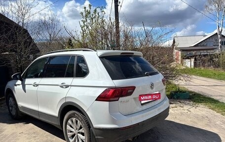 Volkswagen Tiguan II, 2019 год, 2 500 000 рублей, 2 фотография