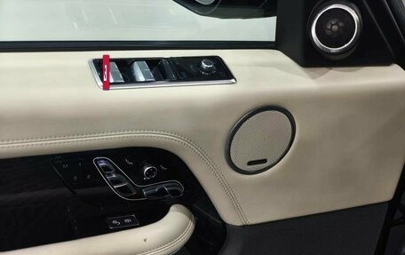 Land Rover Range Rover IV рестайлинг, 2018 год, 6 900 000 рублей, 8 фотография