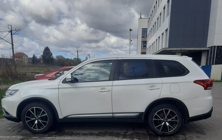 Mitsubishi Outlander III рестайлинг 3, 2016 год, 1 690 000 рублей, 3 фотография