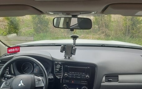 Mitsubishi Outlander III рестайлинг 3, 2016 год, 1 690 000 рублей, 6 фотография