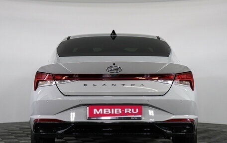 Hyundai Elantra, 2021 год, 2 250 000 рублей, 6 фотография