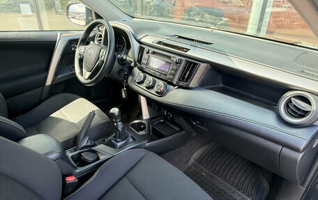 Toyota RAV4, 2018 год, 2 425 000 рублей, 8 фотография