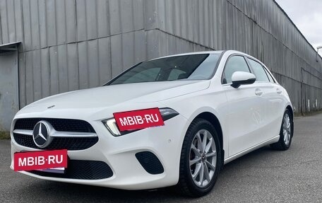 Mercedes-Benz A-Класс, 2018 год, 2 100 000 рублей, 4 фотография