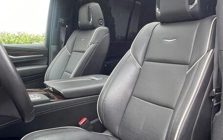 Cadillac Escalade V, 2023 год, 9 099 999 рублей, 11 фотография