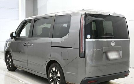 Honda Stepwgn, 2023 год, 2 090 000 рублей, 4 фотография