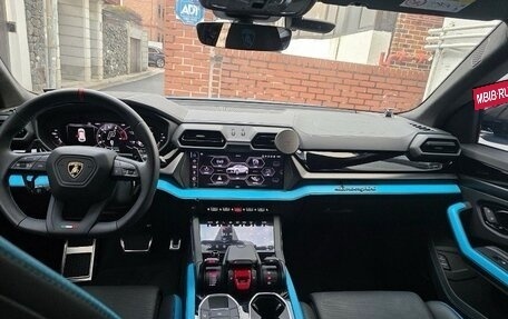 Lamborghini Huracán, 2022 год, 23 000 000 рублей, 4 фотография