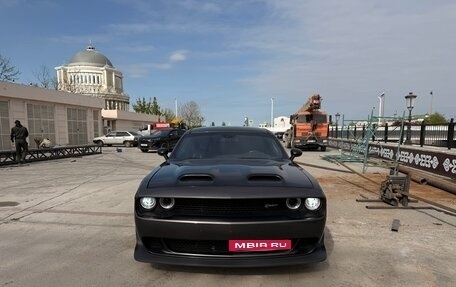 Dodge Challenger III рестайлинг 2, 2018 год, 2 350 000 рублей, 1 фотография