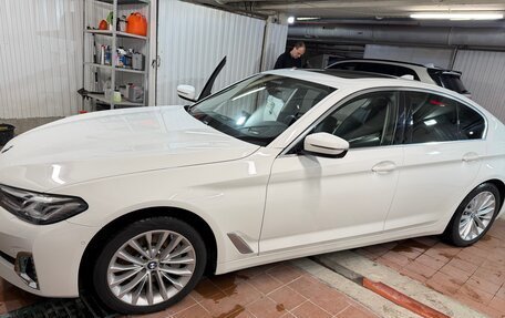 BMW 5 серия, 2021 год, 5 490 000 рублей, 2 фотография