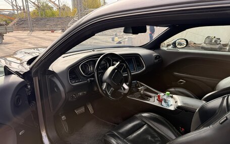 Dodge Challenger III рестайлинг 2, 2018 год, 2 350 000 рублей, 5 фотография