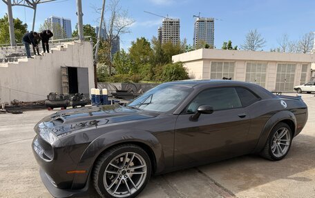 Dodge Challenger III рестайлинг 2, 2018 год, 2 350 000 рублей, 2 фотография