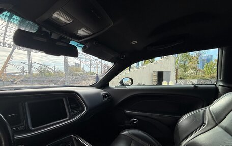 Dodge Challenger III рестайлинг 2, 2018 год, 2 350 000 рублей, 7 фотография