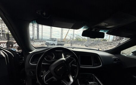 Dodge Challenger III рестайлинг 2, 2018 год, 2 350 000 рублей, 6 фотография