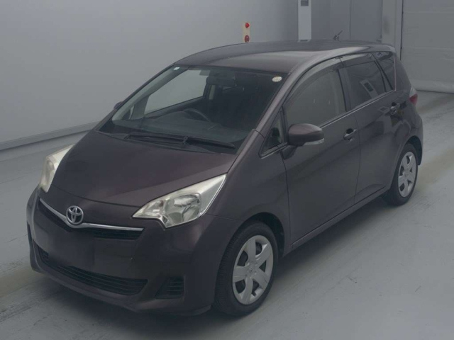 Toyota Ractis II, 2014 год, 990 000 рублей, 1 фотография