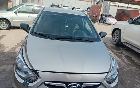 Hyundai Solaris II рестайлинг, 2011 год, 610 000 рублей, 1 фотография