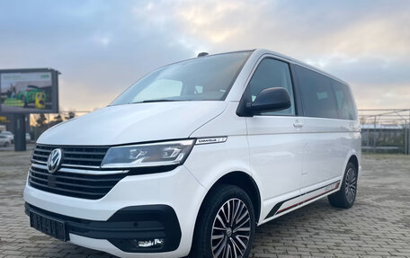Volkswagen Caravelle T6 рестайлинг, 2023 год, 4 990 000 рублей, 1 фотография