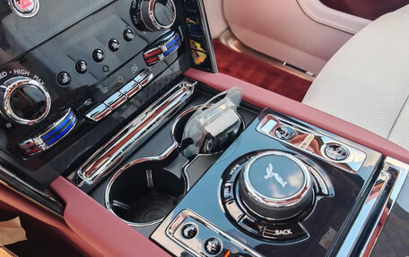 Rolls-Royce Cullinan, 2026 год, 72 000 000 рублей, 17 фотография