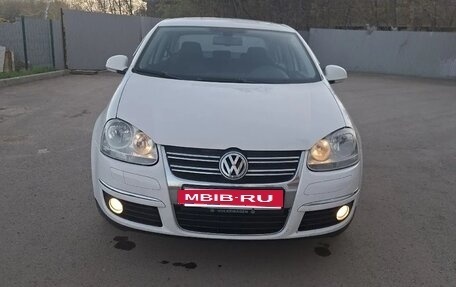 Volkswagen Jetta VI, 2010 год, 580 000 рублей, 2 фотография